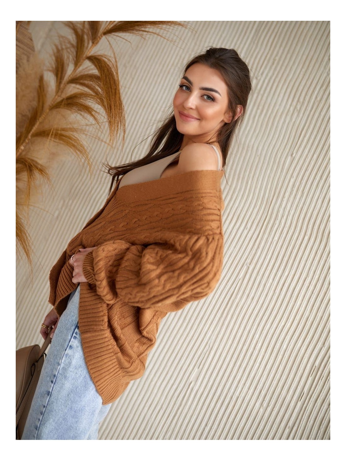 Übergroßer Cardigan mit karamellfarbenem Zopf 0587 – Online-Shop – Boutique